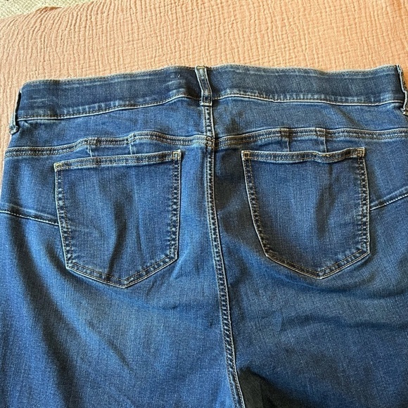 Torrid Bombshell Premium Stretch High-Rise Destructed Skinny Jeans, size 20R - Picture 9 of 14